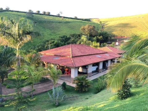 Sítio com 3 dormitórios à venda, 121000 m² por R$ 1.700.000 - Zona Rural - Ouro Fino/MG