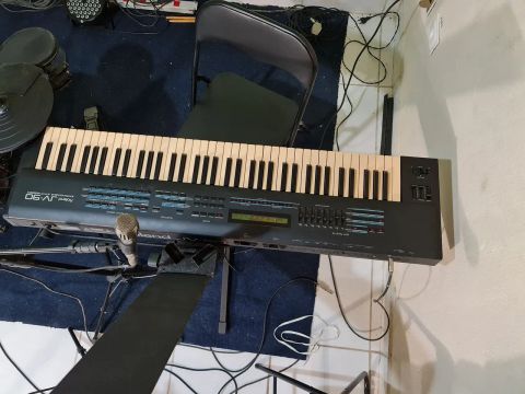Teclado Roland JV-90 ( leia o anúncio)