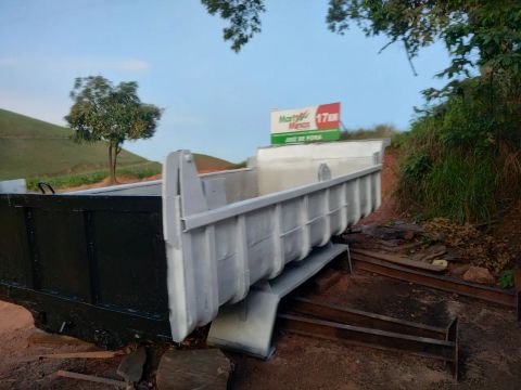 Caçamba para caminhão truk excelente pronta p trabalhar 