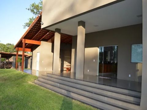 Chácara 20.000m², alto padrão, 9 km de Uberlândia.