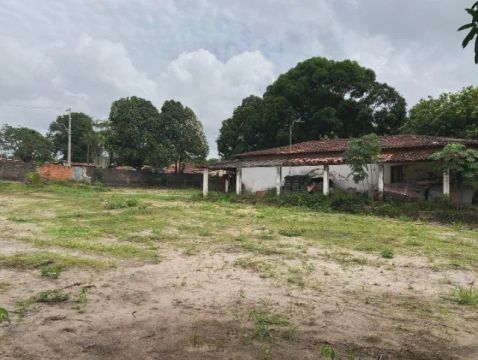Vende-se área de 3500 m² no Bairro Itapera em São Luís (MA).