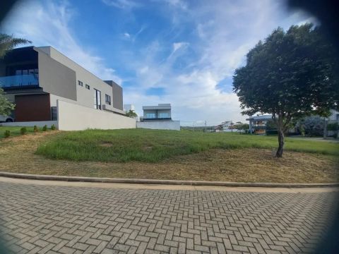 Excelente terreno no Condomínio Alphaville Catuana