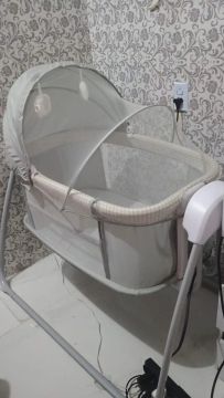 Berço de balanço automático com Bluetooth - 