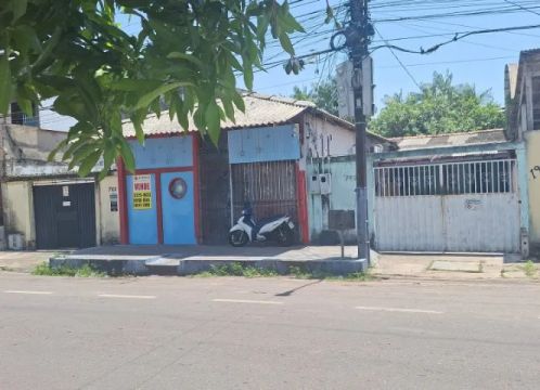 Imóvel contendo 04 Edificações, no Centro