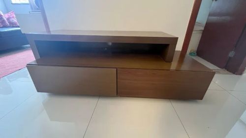 Rack retrátil para TV
