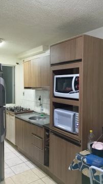 Armário de Cozinha Amadeirado com Nichos