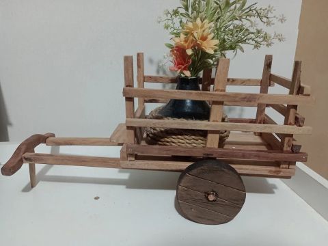 Carro de boi decorativo.
