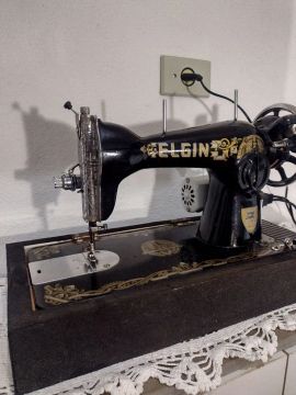 Máquina de Costura Elgin Antiga (com motor e/ou manivela)