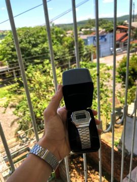 Relógio Casio Digital Vintage em Aço Inoxidável