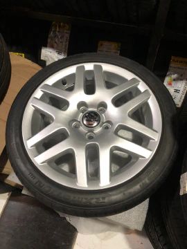 Rodas de liga leve originais VW Polo aro 15 semi-novas com pneus 