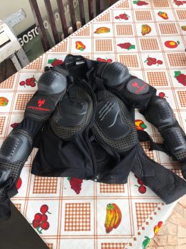 Roupa de proteção para trilha 
