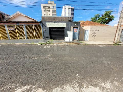 Casa para locação no bairro Saraiva