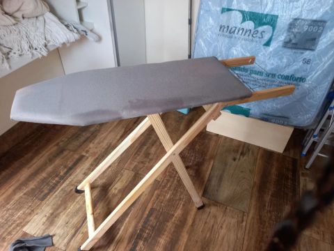 Mesa de Passar Roupa Dobrável em Madeira