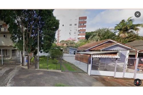 No Bairro Cristo Redentor , na Rua Edmundo Bastian, 1155 Terreno com Casa Alvenaria - 8,80