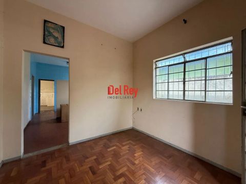 Um imóvel com muitas possibilidades e a certeza de conforto para venda no Bairro Jardim mo