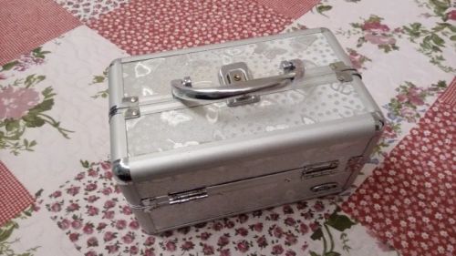 Maletinha para maquiagem