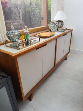 Buffet em madeira maciça - Lindo.