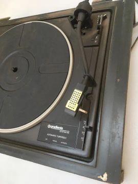 Toca-discos antigos Sony e Philips 