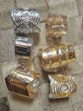 Todas peças são novas.Colares,anéis,brincos,pulseiras,cintos,lenços, boho chique,etc
