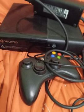 Xbox 360 desbloqueado com controle e 90 jogos