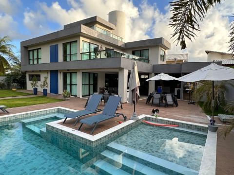 Lindíssima casa de alto padrão vista mar próxima a praia em Guarajuba  