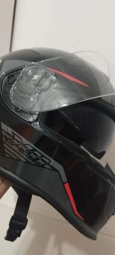 Capacete Moto X-11 - Preto com óculos.
