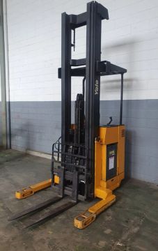 Empilhadeira Elétrica Retrátil - Yale - 7.670mm
