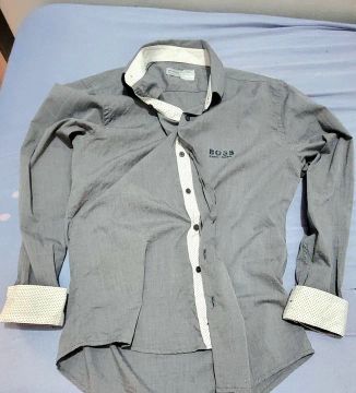 Camisa Social Slimfit Hugo Boss usada tamanho Médio.
