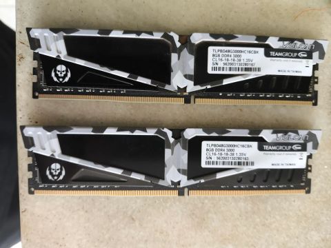 Memória RAM 8GB DDR4 3000Mhz Vulcan Teamgroup