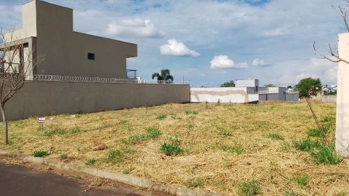 Lote 260m2 no Portal do Vale I