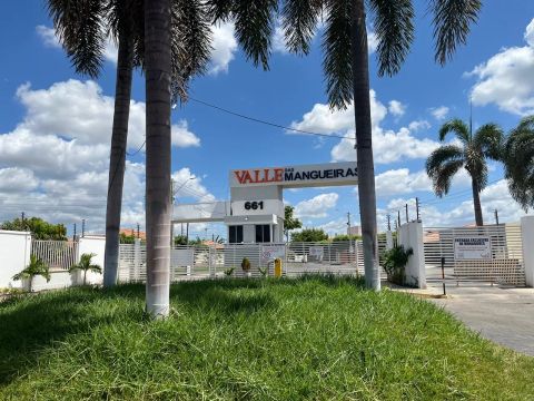 Alugo casa de 2 quartos em condomínio residencial 