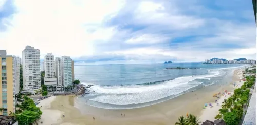 Apartamento A VENDA NO GUARUJA, frente ao mar na praia das Pitangueiras.