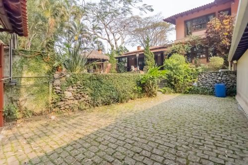Casa no condomínio Clube Castelo para venda com 3 quartos, sendo 2 suítes, 306m²