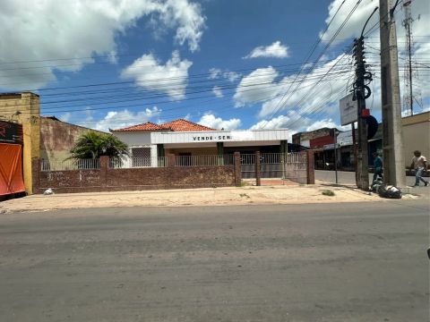 Vendo imóvel comercial no centro da cidade de altos na margem da BR 343.