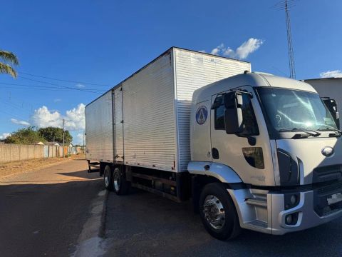 Caminhão Ford cabine leito 2429