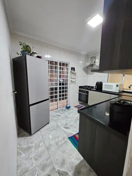 linda casa em condomínio