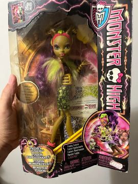 Boneca Monster High Claw Venus Freaky Fusion