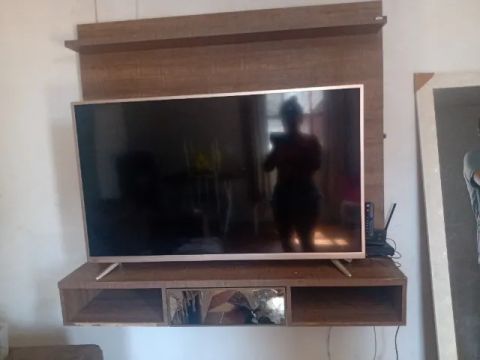 Painel com gaveta espelhada 