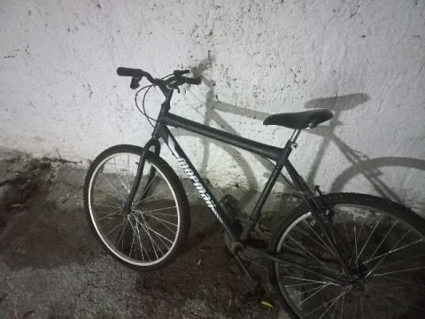 Vendo bicicleta usada com pneu de trás furado!
