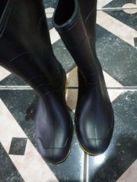 Vendo bota de borracha, número 40,..50reais