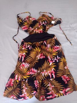 Vestido Floral com Decote e Detalhes