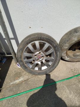 3 rodas com pneus 500.00