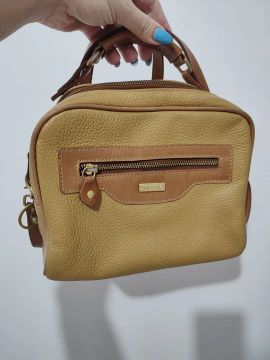 Bolsa de mão em couro caramelo Doramila