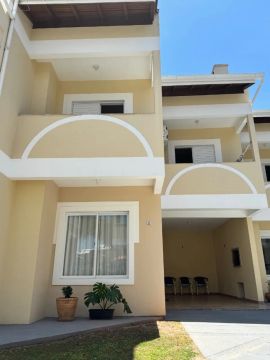 Alugo casa geminada na praia dos Açores 