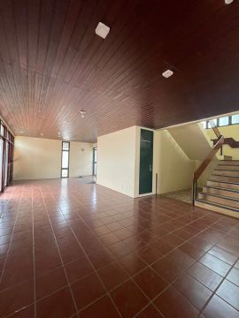 ALUGO CASA COMERCIAL/RESIDENCIAL