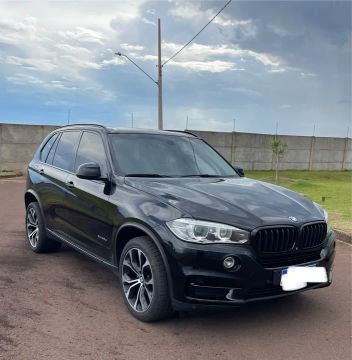 BMW X5 xDrive30d - Potência, Luxo e Economia. 