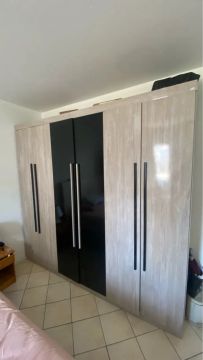 Guarda-Roupa 6 Portas - BEM CONSERVADO