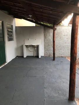 Kitnet - Casa de Fundos no Flamboyant.