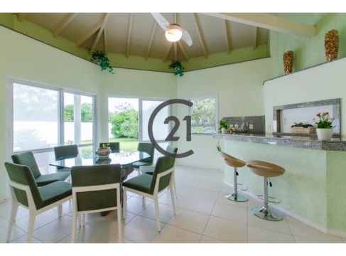 Sobrado para família grande em terreno de 951m² e casa com 342m² em Cacupé
