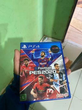Jogo de Futebol Pro Evolution Soccer 2020 para PS4